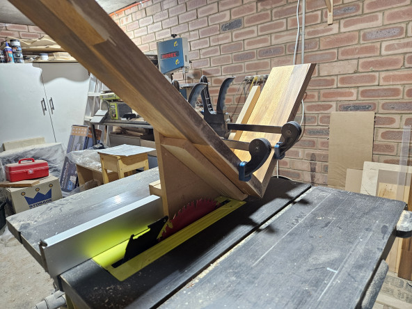 Spline cutting jig